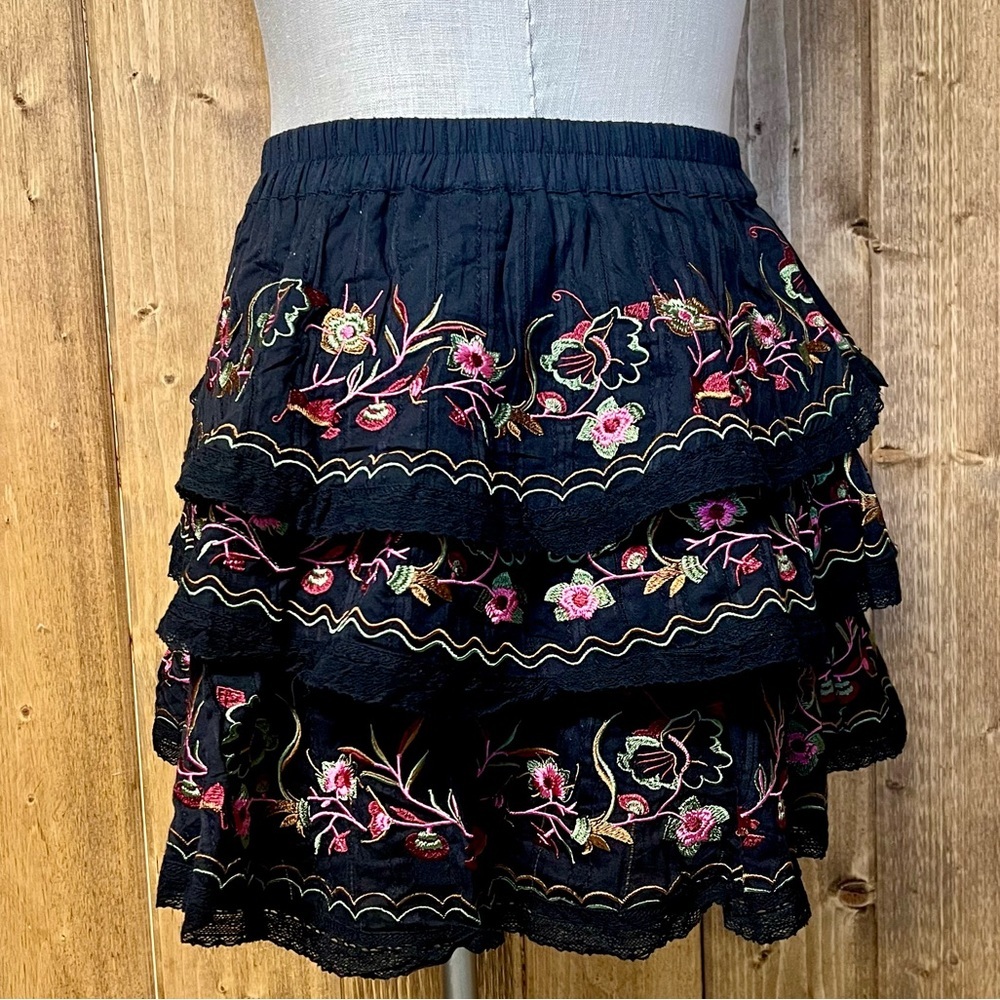 VICI Medium Black Trail Of Flowers Tiered Embroidered Lace Mini Skirt - Picture 5 of 8